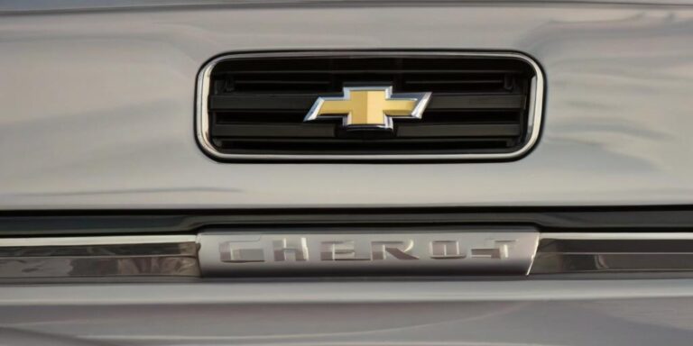 What is the price of chevrolet door car from 2015 year?
