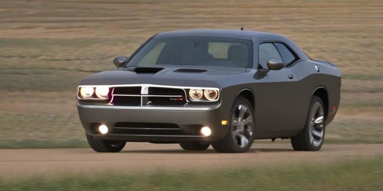 What is the price of dodge door car from 2014 year?