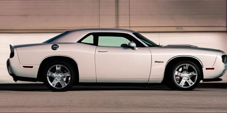 What is the price of dodge doors car from 2014 year?