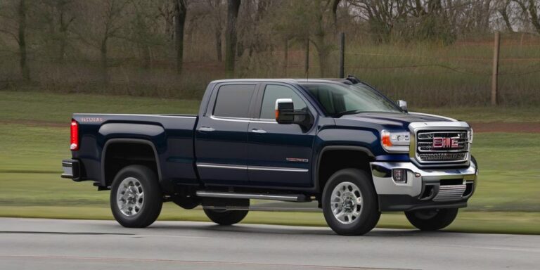 What is the price of gmc 2500hd car from 2018 year?