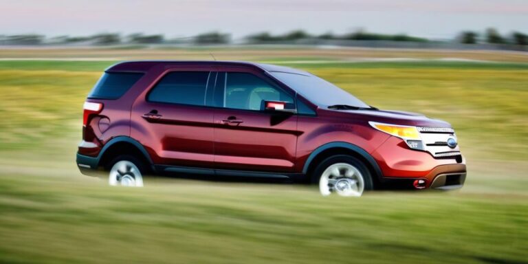 What is the price of ford door car from 2014 year?