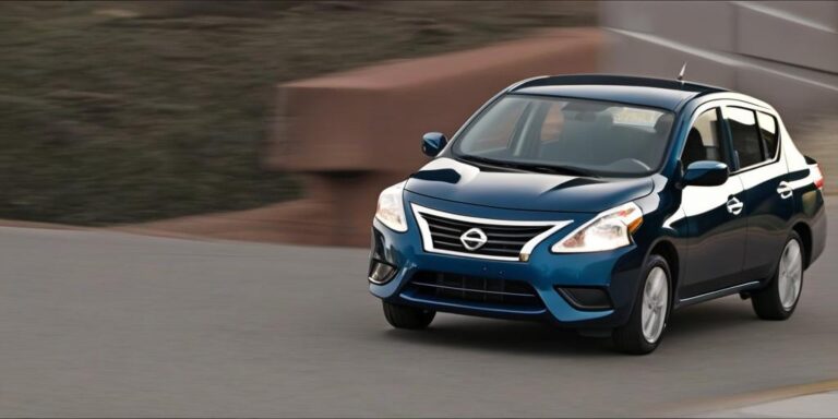 What is the price of nissan versa car from 2018 year?